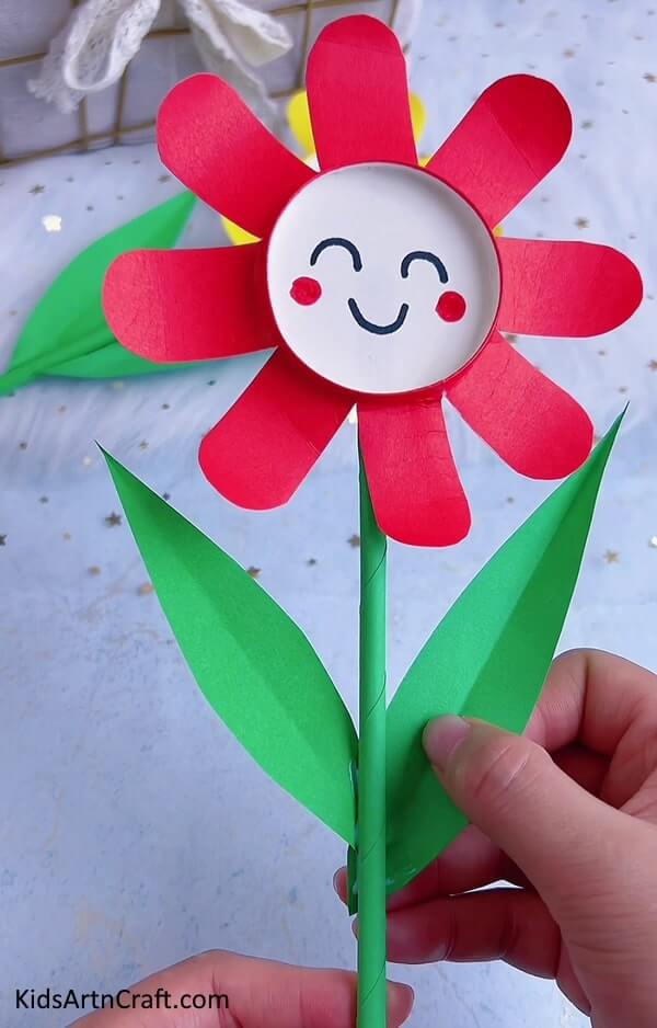 A straightforward paper cup flower craft to make with preschoolers - Paper Cup Flower Craft For Preschoolers