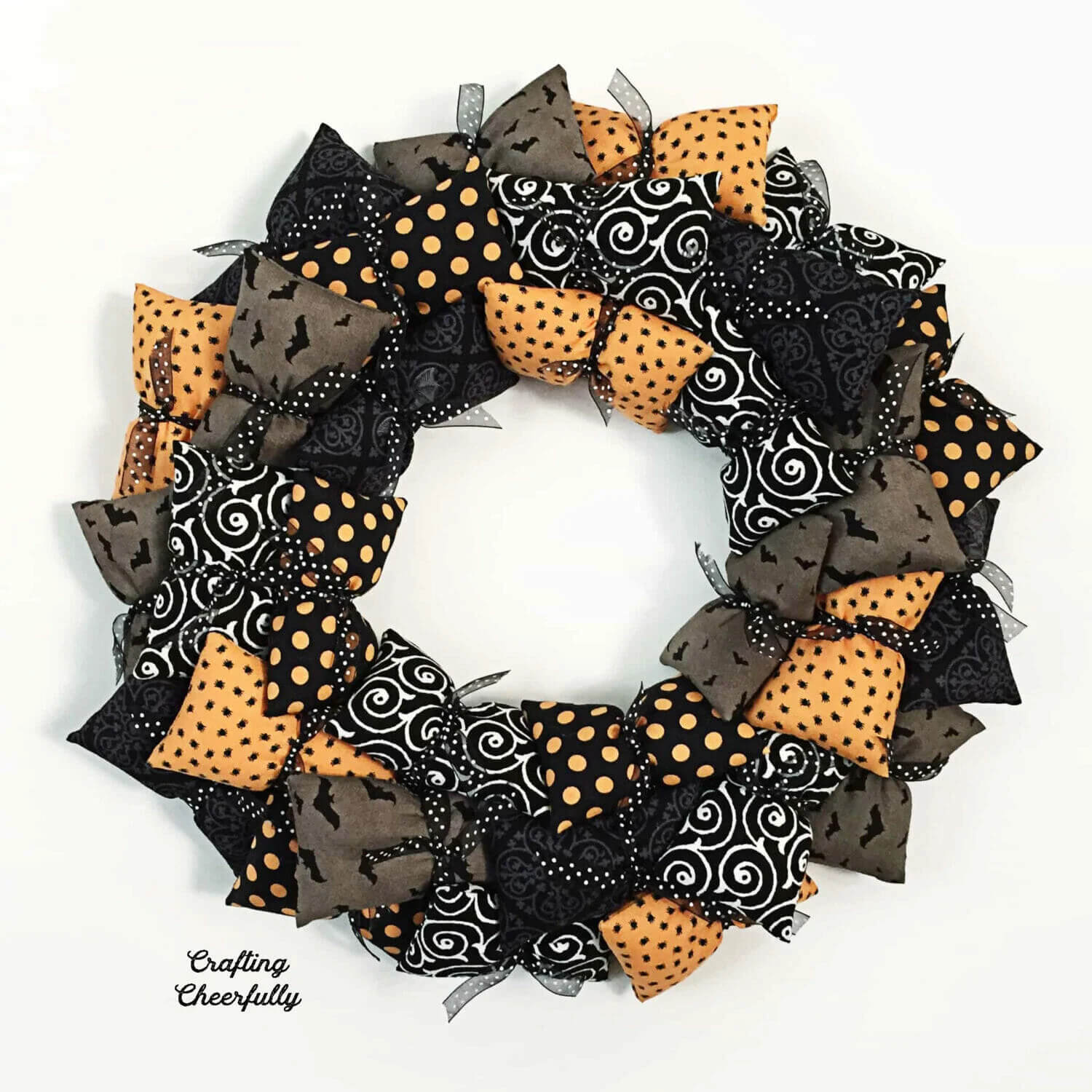 Adorable Fabric Wreath Ideas For Halloween Decoration
