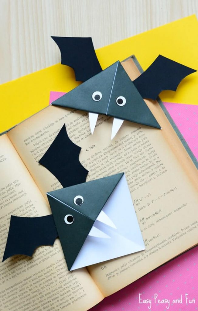 Amazing Bat Corner Bookmarks For Halloween Crafts