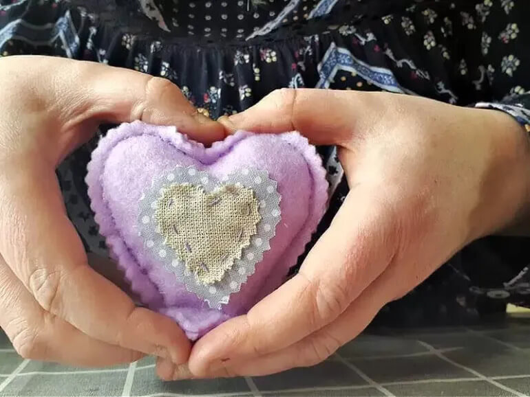 Pretty Heart Craft Using Fabric Scraps For Valentines Gift