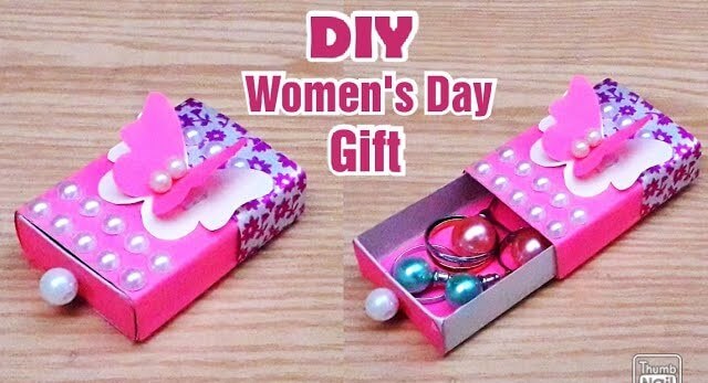 Women's Day Gift Idea To Make At Home With Kids - Crafts and Decorations for Women's Day