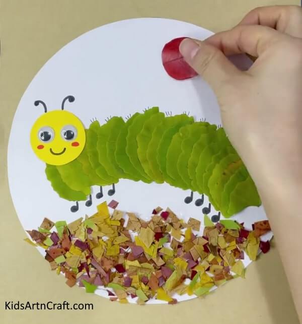 Put together an attractive caterpillar and sun craft with foliage, paper, and googly eyes - Lovely Caterpillar And Sun Craft With Leaves