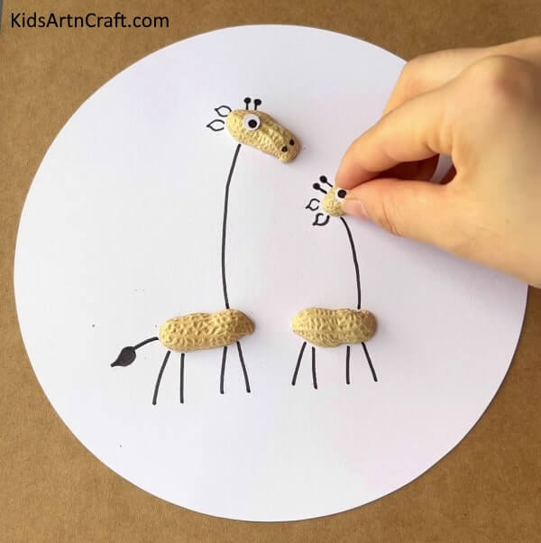 Creating Giraffe Arts and Crafts with Leaves and Peanut Shells from Recycling - Giraffe Art and Craft