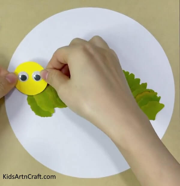  A delightful caterpillar and sun design utilizing leaves, paper, and googly eyes - Lovely Caterpillar And Sun Craft With Leaves