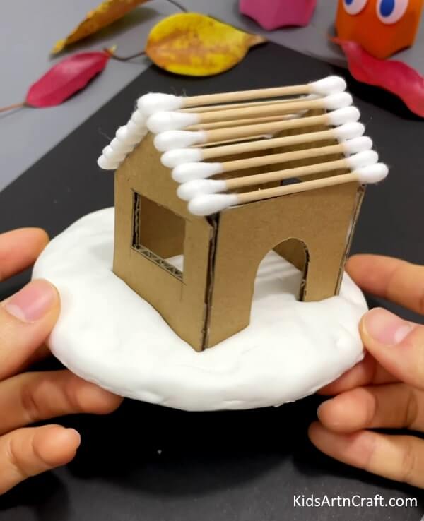 A tutorial on how to make a lovely house with cardboard and cotton swabs - Beautiful House Craft