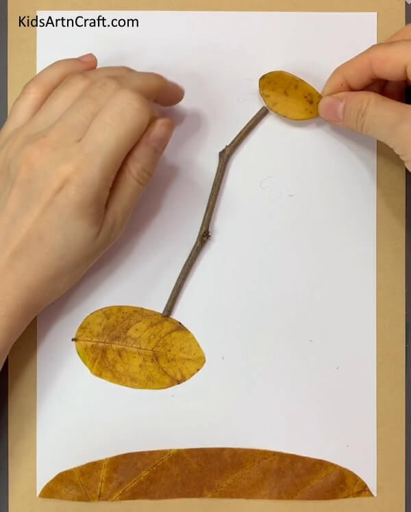 Crafting a Giraffe with Dropped Leaves - Giraffe Art And Craft With Fallen Leaves