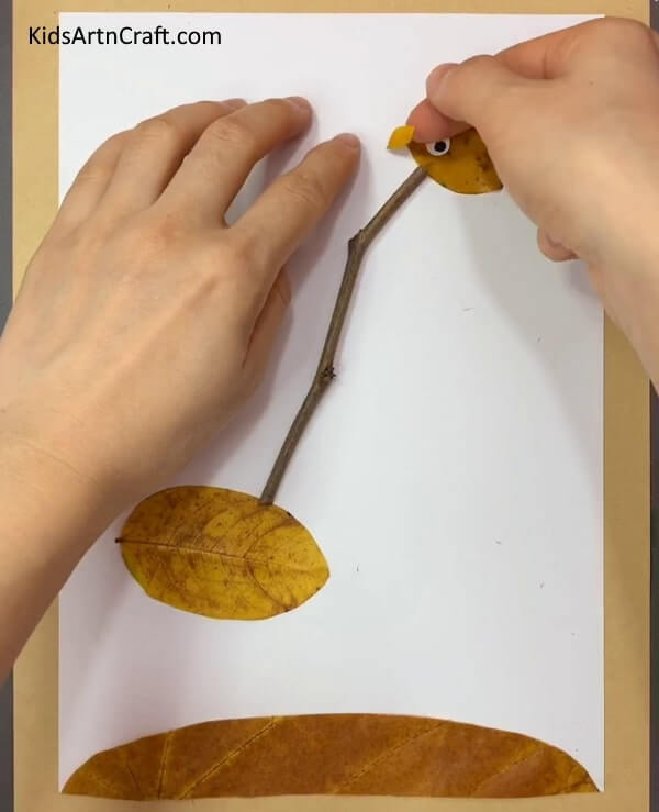 Assembling a Giraffe Artwork with Leaves that have Dropped - Giraffe Art And Craft With Fallen Leaves