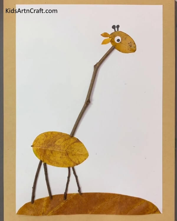 Crafting a Giraffe out of Leaves that have Fallen - Giraffe Art And Craft With Fallen Leaves