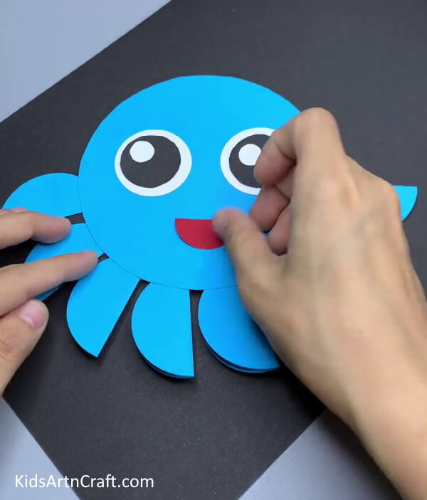 Making The Octopus Smile - Tutorial for a Blue Paper Octopus