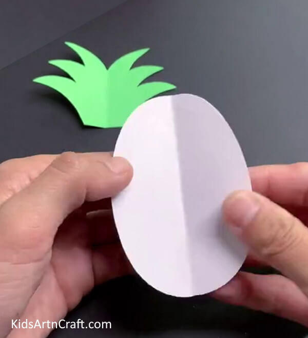 Unfolding - Instructions for Constructing a Bubble Wrap Painted Pineapple