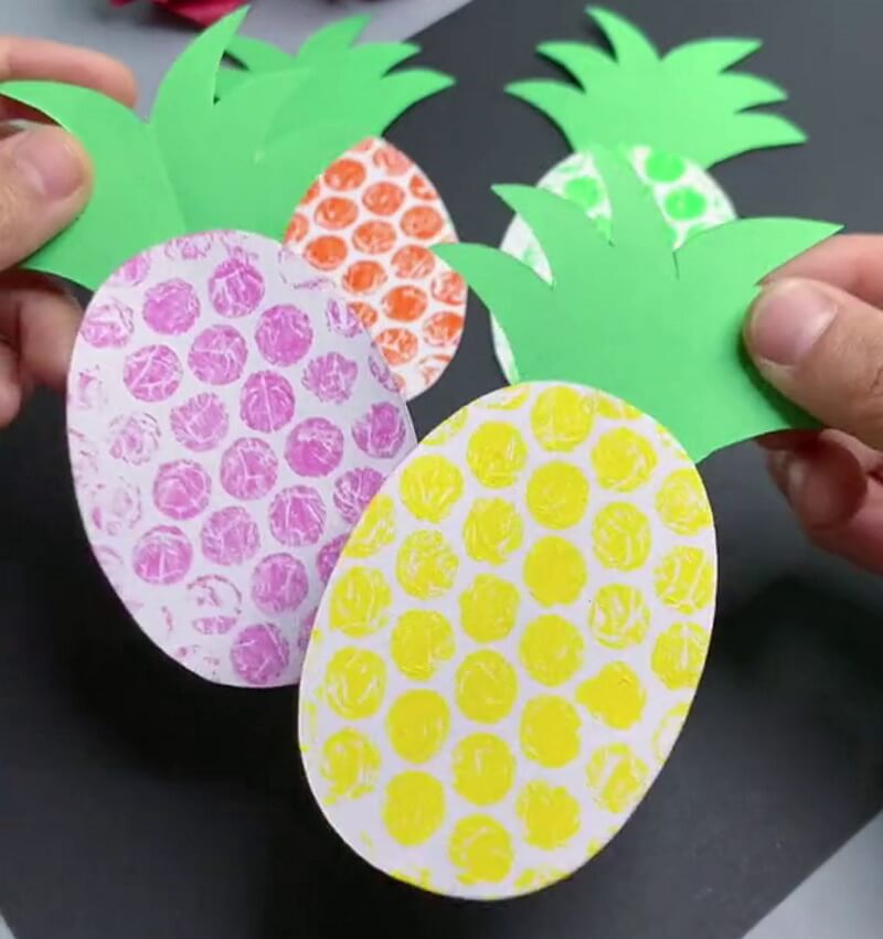 Making a Bubble Wrap Painted Pineapple Craft