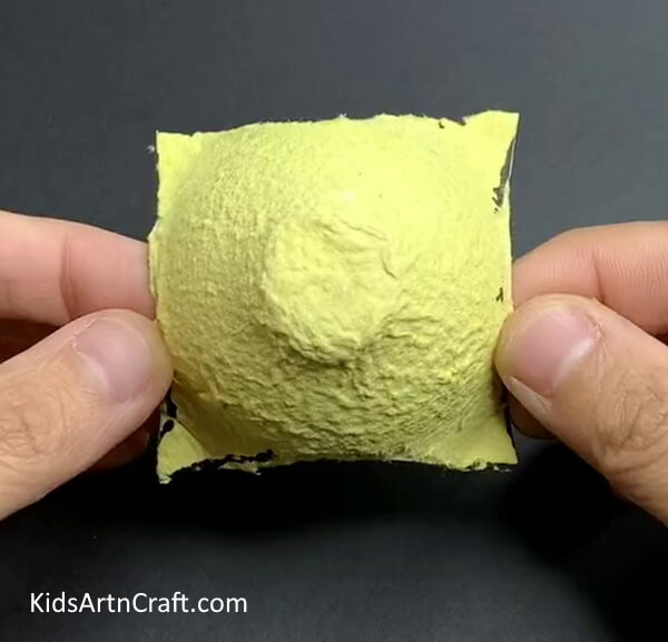 Cutting The Carton - A Guide to Creating a Christmas Tree with an Egg Carton for Kids
