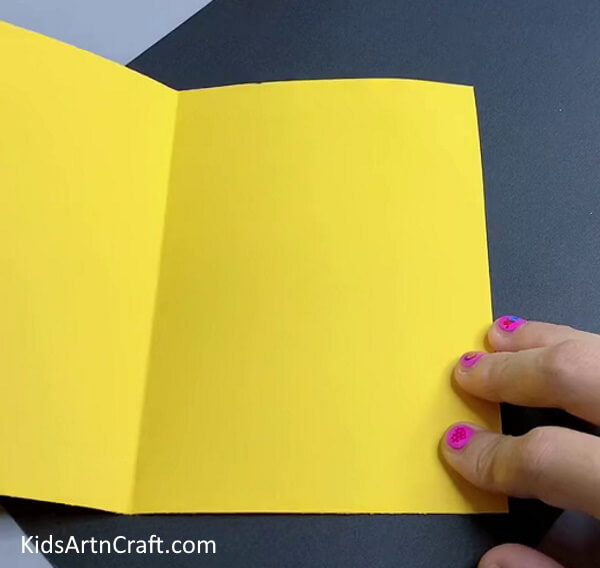 Getting Ready With Yellow Paper - A Simple Step-by-Step Guide to Crafting a Balloon Chicken
