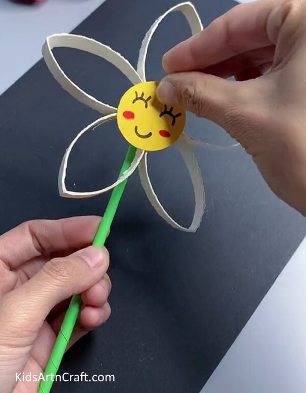 Pasting Face - How To Make Flowers From Reused Cardboard Tubes And Instructions