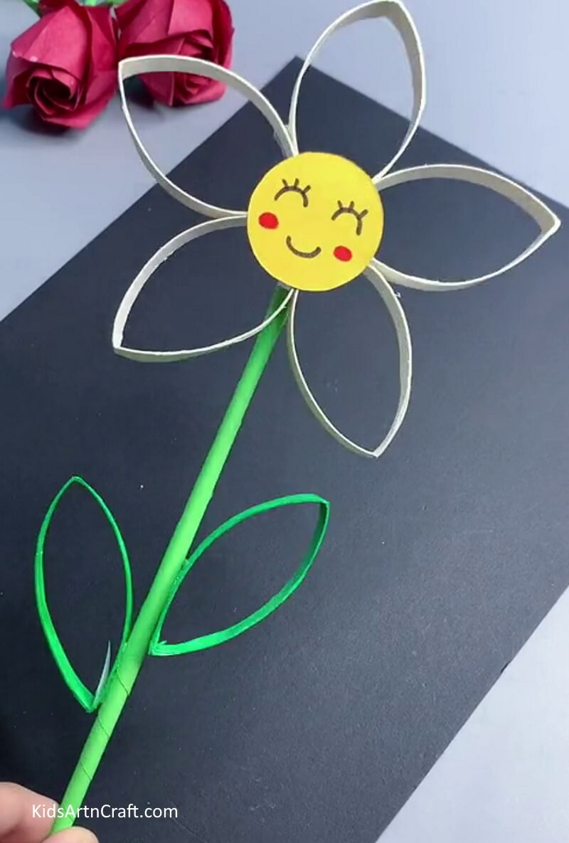 Designing a Flower artwork with a cardboard cylinder for kids