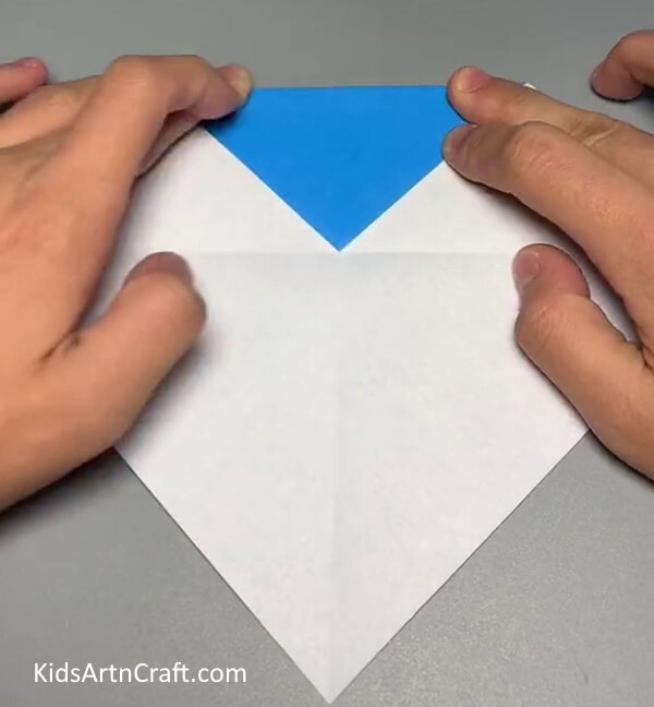 Make a Fold At The Corner-Make a Christmas paper Santa with the kids. 