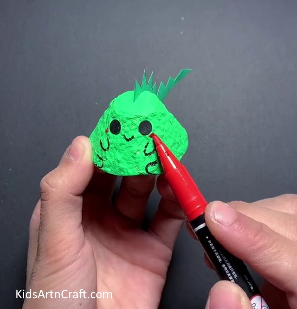 Making Features- DIY egg carton dinosaurs - a simple craft for kids. 