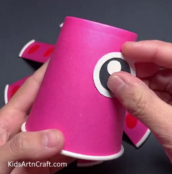 Making Eyes Of Octopus - An inventive reuse of paper cups- a craft octopus. 