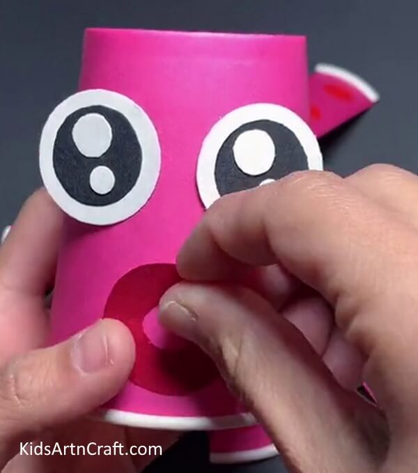 Making Mouth - Transform paper cups into an octopus craft- an activity for kids. 
