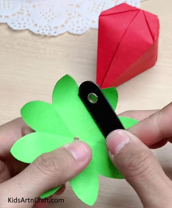 Making Hole In Leaf Follow These Instructions to Make Your Own Paper Plate Strawberry 
