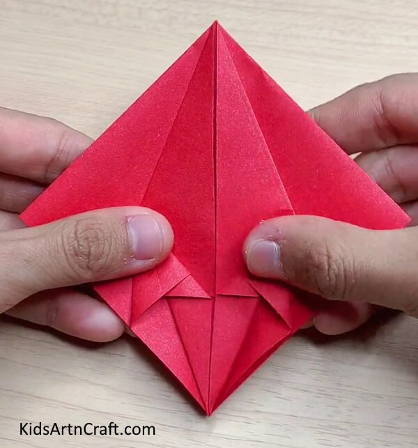 Making Fold This Tutorial Makes Crafting a Strawberry out of a Paper Plate Simple