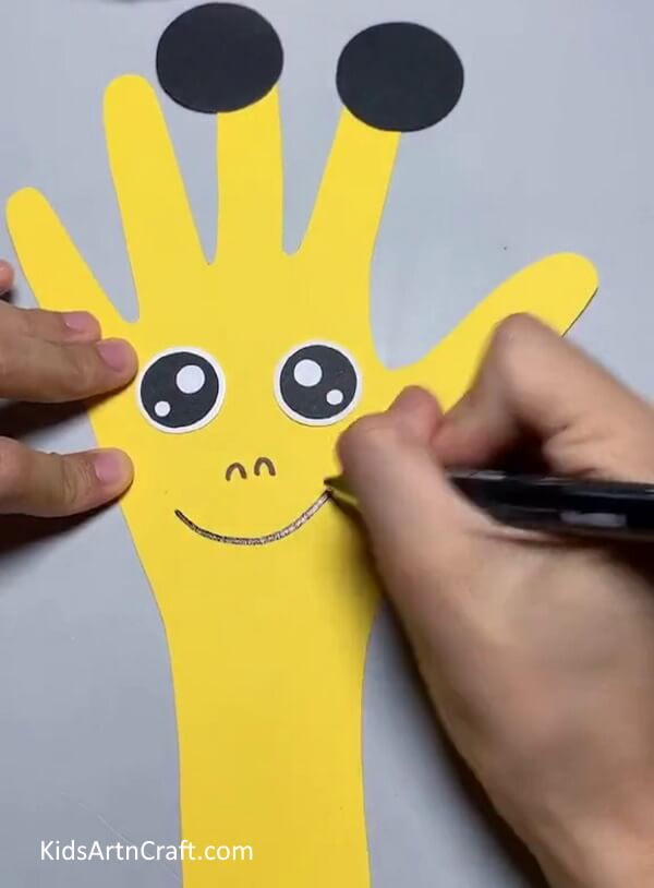 Drawing Details - How To Make A Handprint Giraffe Craft For Kindergarteners In Their Home
