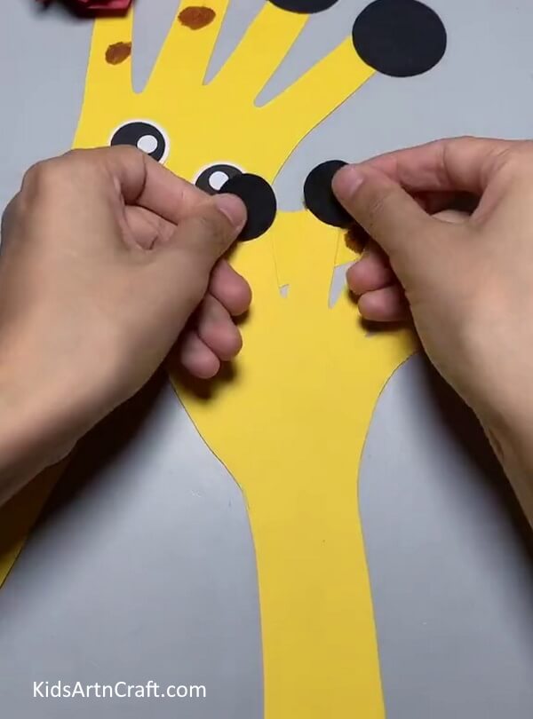 Making Other Giraffe  - Instructions For Constructing A Handprint Giraffe Craft For Kindergarteners To Do At Home