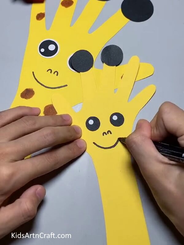 Making Face Of The Giraffe - Process For Creating A Handprint Giraffe Art For Kindergarteners To Make At Home