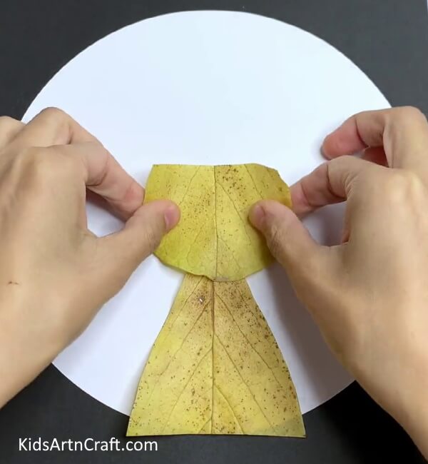 Pasting Cat's Face - Learn how to put together a Leaf Cat with this tutorial