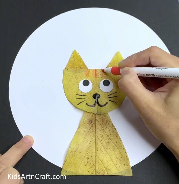 Drawing Lines On Cat's Body - A tutorial on making a Leaf Cat