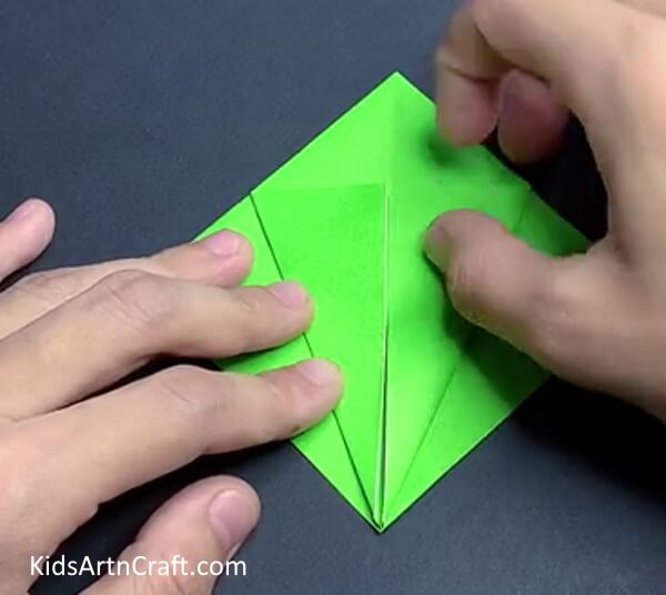Folding the Edges Inward-A straightforward origami dragonfly tutorial for youngsters. 