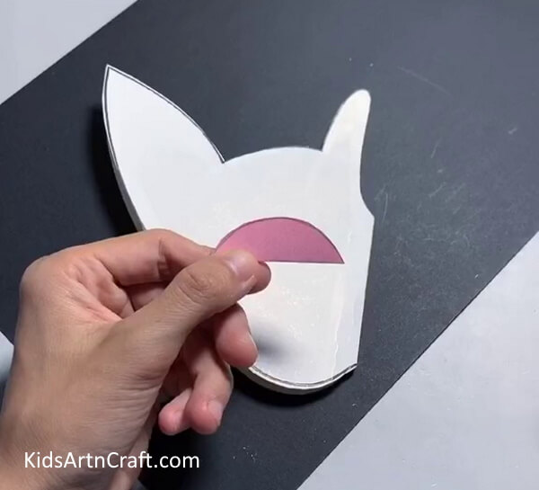 Cutting Out Eye Shape- Follow the steps for crafting your own paper mask for children. 