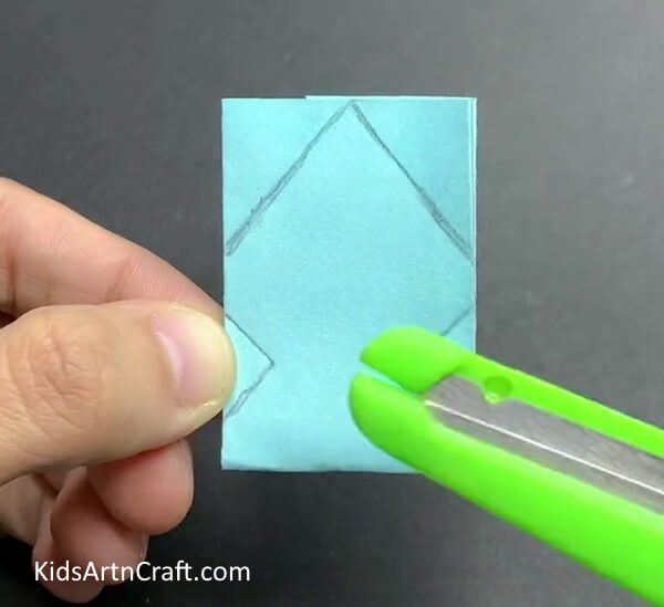 Drawing and Cutting the Arrow Shape- Tutorial on assembling a paper snowflake wall ornament. 