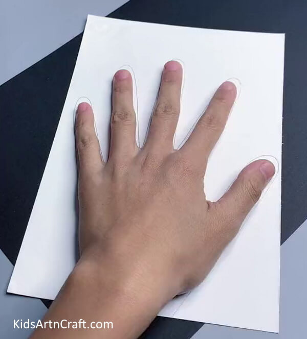 Tracing Hand On Paper - Simple Hand Puppet Crafting Guide With Step By Step Instructions 