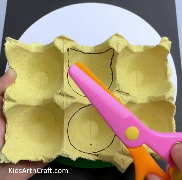 Cutting The Pig . This children's tutorial will show you how to create pig figures from egg cartons.