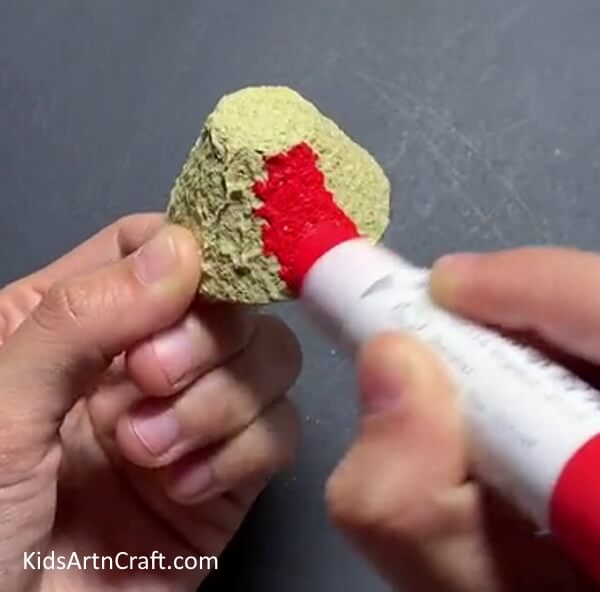 Painting The Egg Carton Cup- Constructing a Ladybug Craft with an Egg Carton from Recycling 