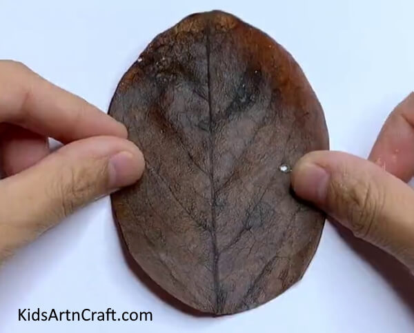 Give Proper Finishing Cuts- Step-by-Step Guide to Leaf Art and Crafts for Kids 