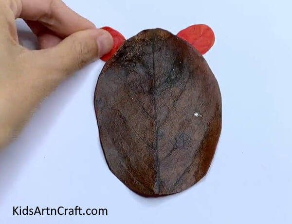 Paste Small Circular Leaves On The Top- Easy Leaf Crafts for Kids - Tutorial 