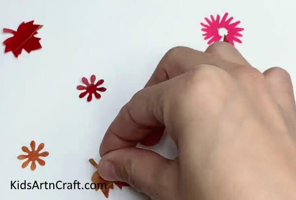 Pasting Leaf And Flowers - Create something special using leaves this Fall.