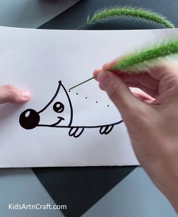 Poking Holes In Its Body- Learners Can Make a Leaf Hedgehog with this Step-by-Step Guide 