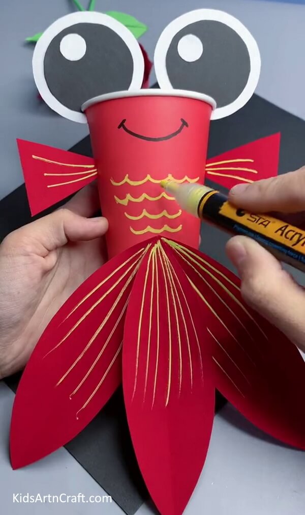 Drawing Details - Utilizing a Reusable Paper Cup to Make Fish Crafts in a Few Easy Steps