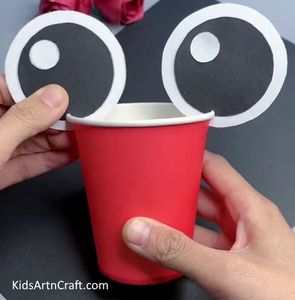 Making Eyes Of The Fish Craft - Crafting a Fish with Reused Paper Cups in a Few Simple Steps
