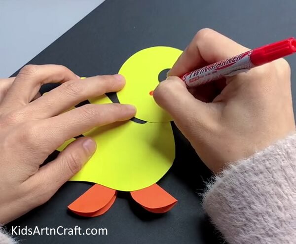 Making Cheek - Guide to Making a Duck with Paper and Hands for Kids
