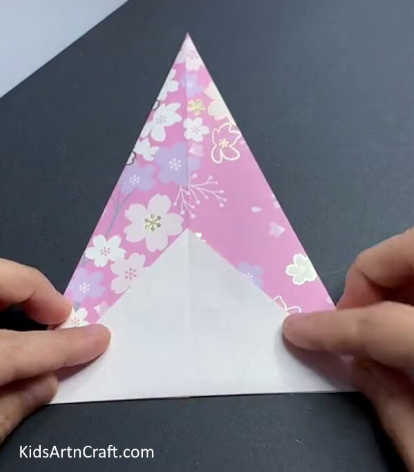 Folding Bottom Triangle - Crafting your own paper bird with this tutorial.