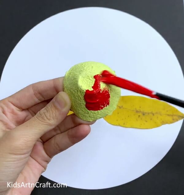 Paint The Shell of The Snail - Crafting a Snail with an Egg Carton and a Leaf - Step-by-Step Tutorial 