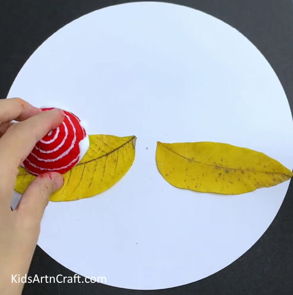 Pasting The Shell to The Body - Learn to Make a Snail with an Egg Carton and a Leaf - Step-by-Step Tutorial 
