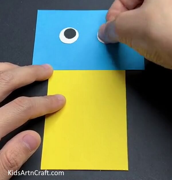 Making Eyes - Generate an enjoyable and effortless robot craft with paper.