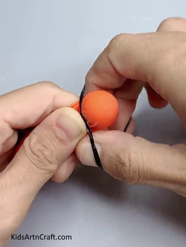Knotting The Marble Ball With Rubber Band - Assembling a Balloon Item for Halloween with Ease