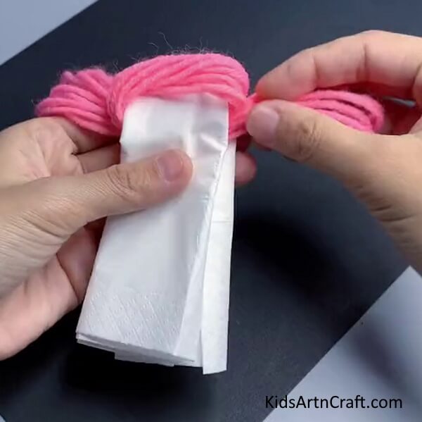 Folding Tissue - Assembling a Doll with Yarn and Tissue Paper