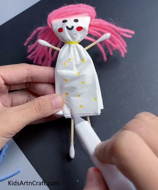 Adding Details - Producing a Doll with Yarn and Tissue Paper